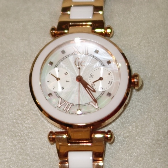 GC Guess Collection Ladychic Rose Gold Ceramics - Picture 3 of 10